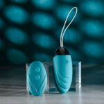 Evolved OVAL OFFICE - Green 8.5 cm USB Rechargeable Wireless Egg with Remote Control - Image 3