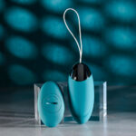 Evolved OVAL OFFICE - Green 8.5 cm USB Rechargeable Wireless Egg with Remote Control - Image 4