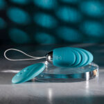 Evolved OVAL OFFICE - Green 8.5 cm USB Rechargeable Wireless Egg with Remote Control - Image 6