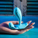 Gender X WEAR ME OUT - Blue 11.1 cm USB Rechargeable Wearable Vibrator with Wireless Remote - Image 5