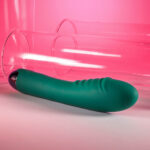 Gender X PIROUETTE - Green 20.6 cm USB Rechargeable Vibrator - Image 4