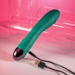 Gender X PIROUETTE - Green 20.6 cm USB Rechargeable Vibrator - Image 9