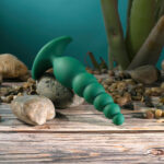 Gender X THE RATTLER - Green 17 cm USB Rechargeable Vibrating and Twirling Anal Plug - Image 7