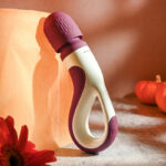 Gender X HANDLE IT - Purple/White USB Rechargeable Massager Wand - Image 2