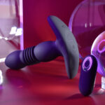 Playboy Pleasure TRUST THE THRUST - Black 13.7 cm USB Rechargeable Thrusting Butt Plug with Wireless Remote - Image 4