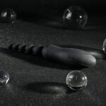 Playboy Pleasure LET IT BEAD - Black 23.1 cm USB Rechargeable Vibrating Anal Beads with Clitoral Suction - Image 5