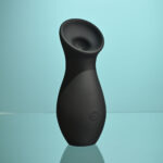 Playboy Pleasure THE JET SET - SUCKER - Black 10.3 cm Sucking Stimulator with Rechargeable Charging Case - Image 5