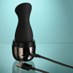 Playboy Pleasure THE JET SET - SUCKER - Black 10.3 cm Sucking Stimulator with Rechargeable Charging Case - Image 9