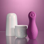 Playboy Pleasure THE JET SET - TAPPING - Purple 10.2 cm Tapping Stimulator with Charging Case - Image 3