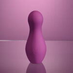 Playboy Pleasure THE JET SET - TAPPING - Purple 10.2 cm Tapping Stimulator with Charging Case - Image 6