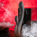 Playboy Pleasure THATS THE SPOT - Black 23.3 cm USB Rechargeable Rabbit Vibrator with G-Spot Tapper - Image 3
