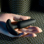 Selopa BLACK BEAUTY - Black 11.3 cm USB Rechargeable Vibrating Butt Plug with Wireless Remote - Image 3